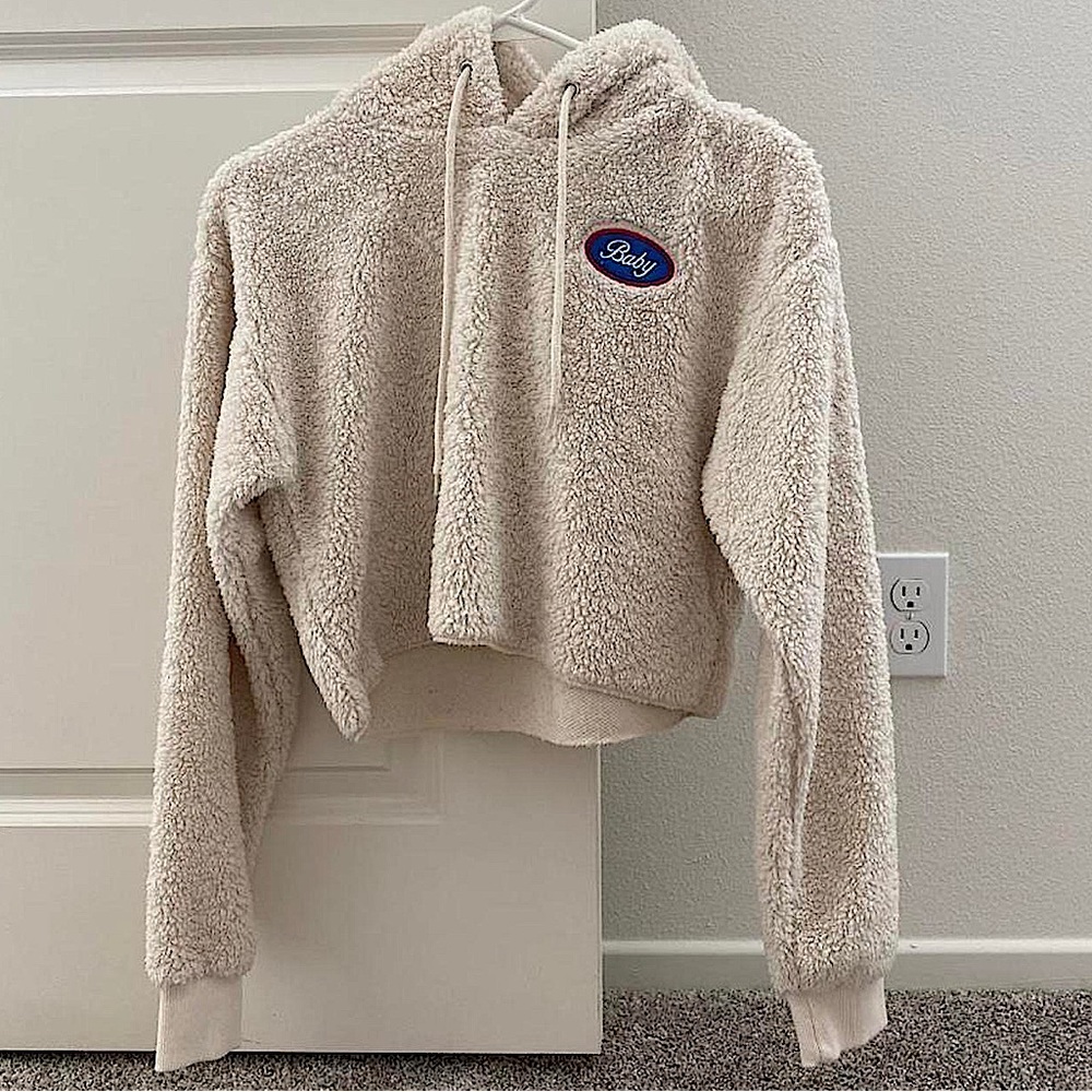 *NEW*Fuzzy Graphic Crop Hoodie